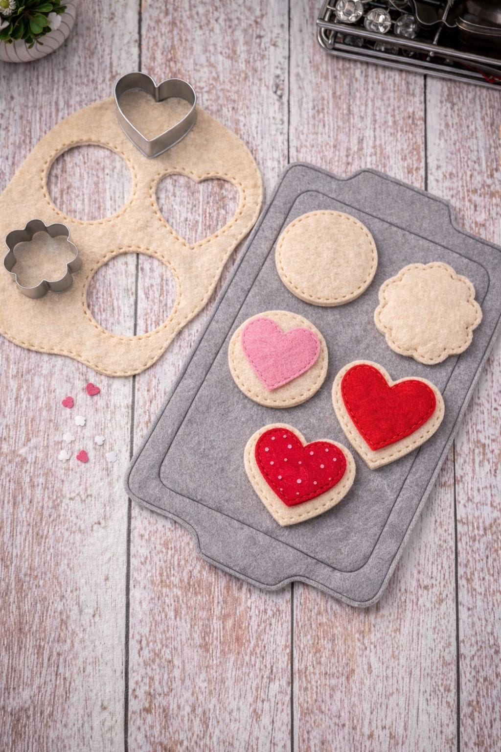 Felt Valentine’s Day Cookies, Handmade Felt Sugar Cookies with Sprinkles, Pretend Bakery Play Food, Montessori Toy, Valentine Gift